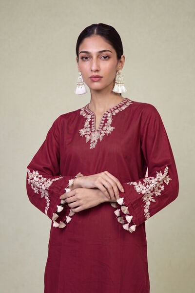 Embroidered | Cambric | Maroon V-Neck Kurta | USD 40.00