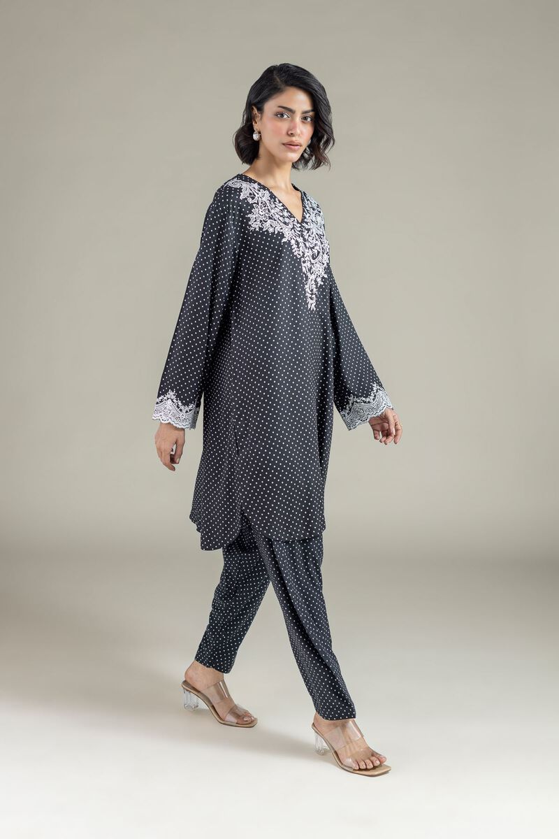 https://global.khaadi.com/dw/image/v2/BJTG_PRD/on/demandware.static/-/Sites-khaadi-master-catalog/default/dw25cebc26/images/hi-res/25-10-11e6-11ba_multi_1.jpg?sw=800&sh=1200