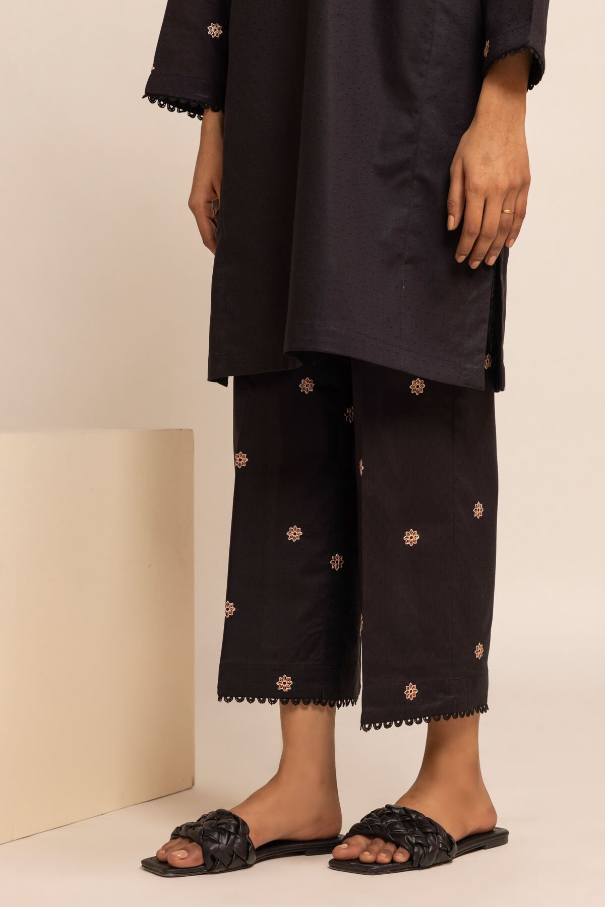 Khaadi trousers deals
