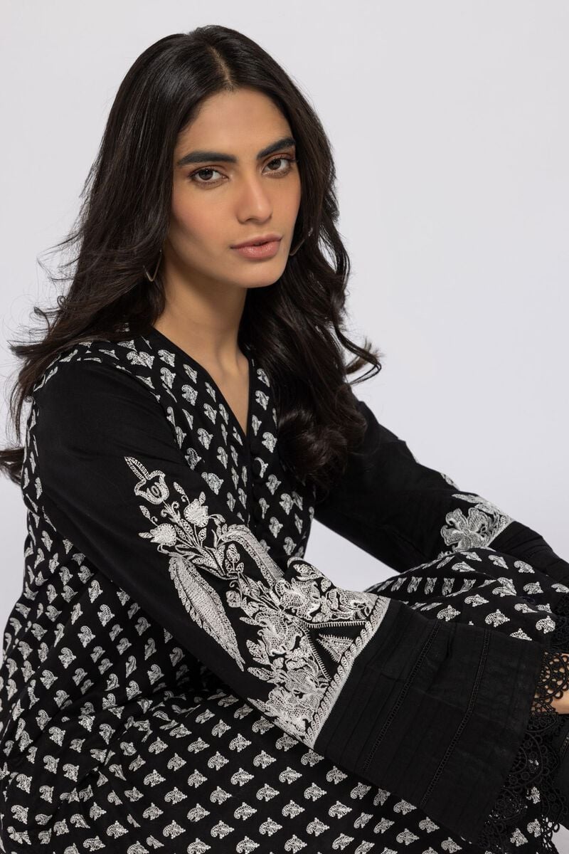 Buy Kurta | Embroidered | 16.20 USD | 1001748016 | Khaadi Global