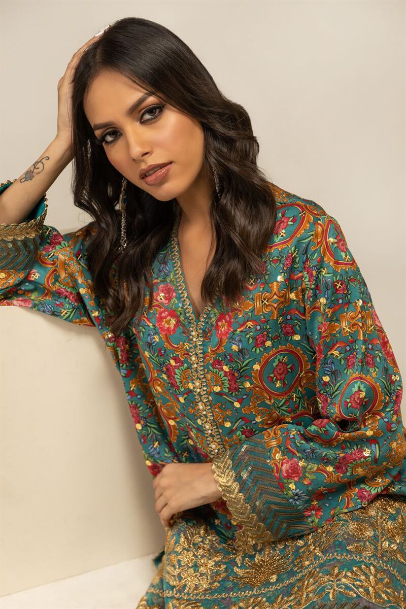 https://global.khaadi.com/dw/image/v2/BJTG_PRD/on/demandware.static/-/Sites-khaadi-master-catalog/default/dw5f7cb4e4/images/hi-res/est23467_green_1.jpg?sw=800&sh=1200