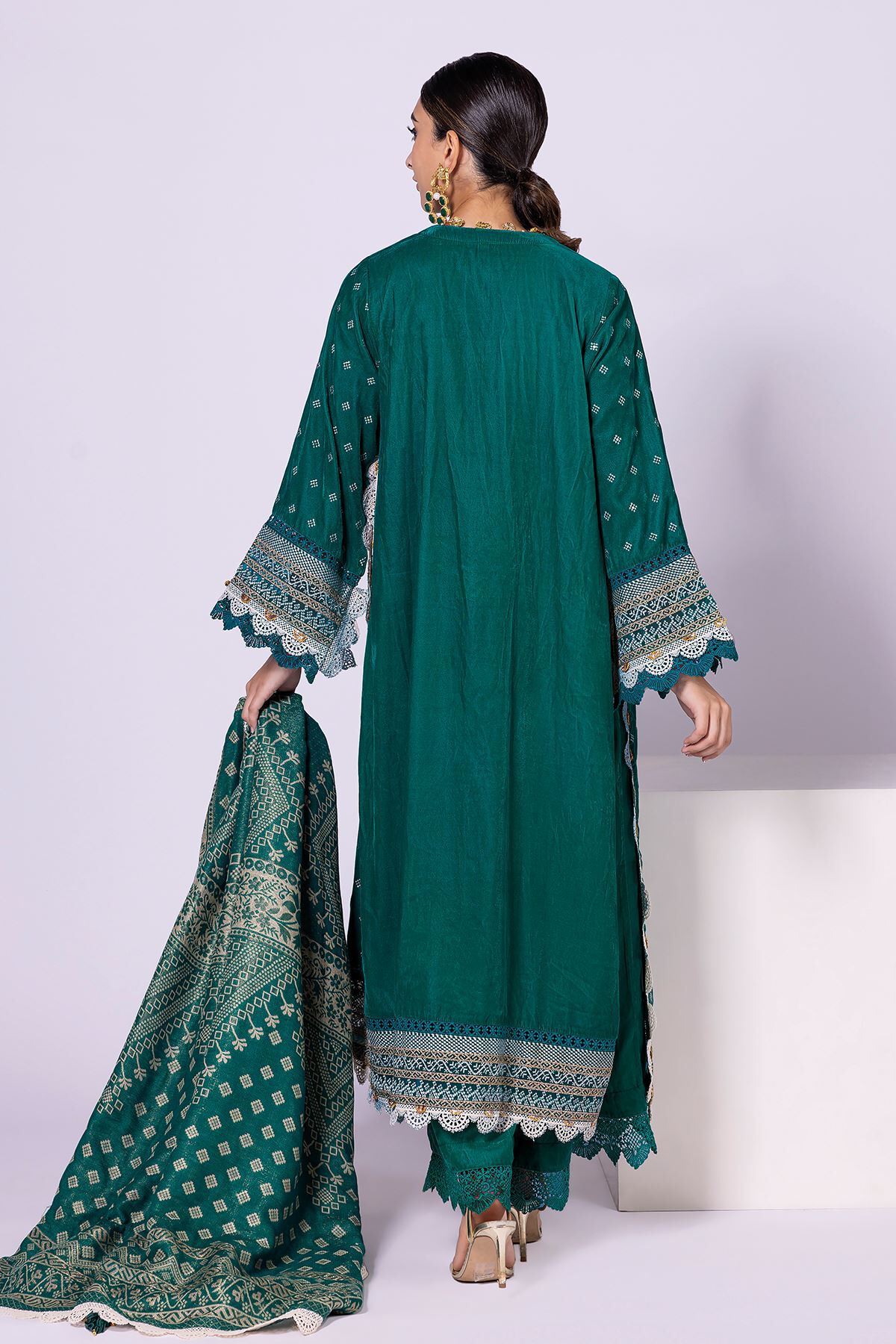 Khaadi velvet suit hotsell