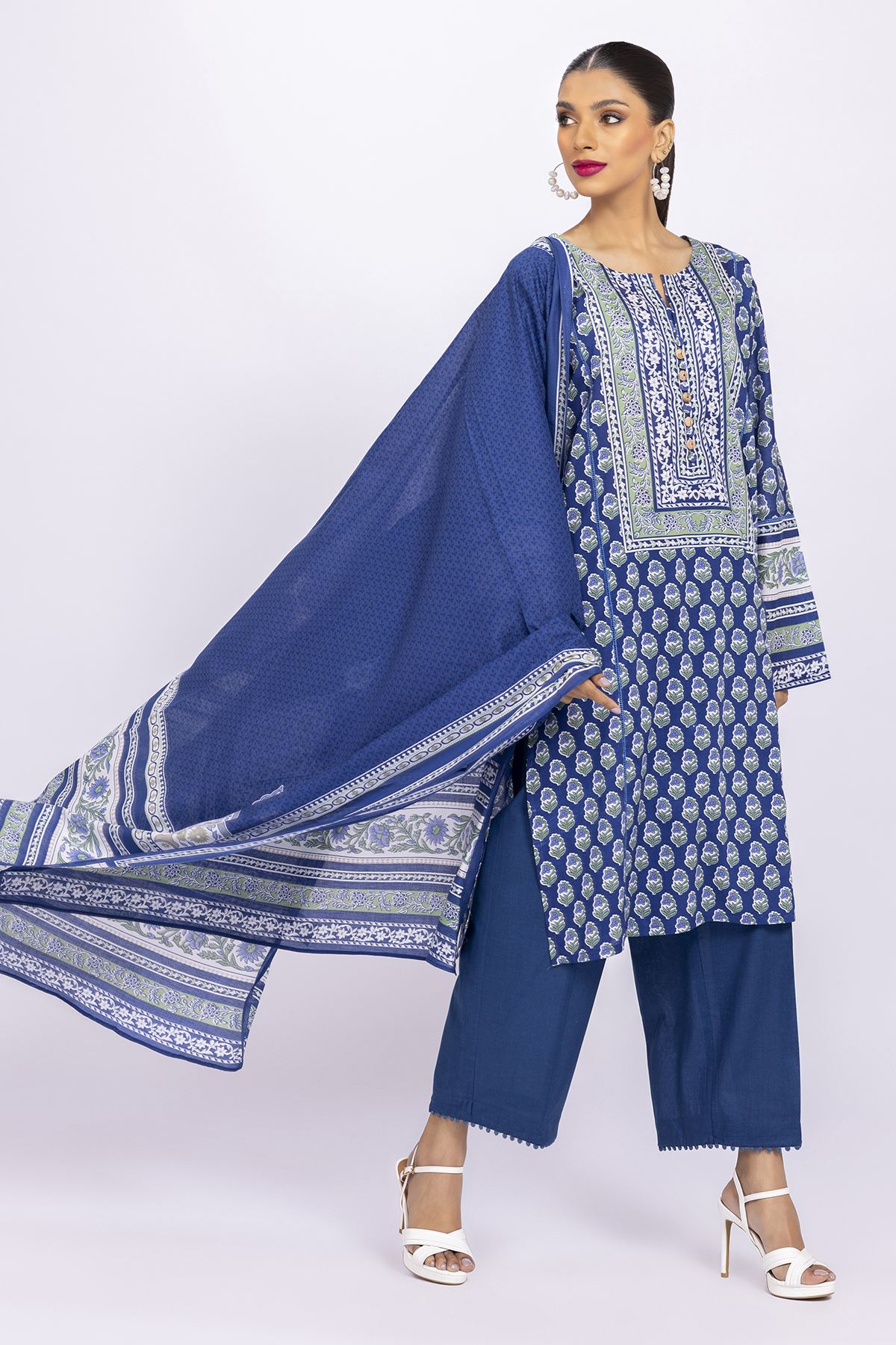 Buy Fabrics 3 Piece Suit | 7.20 USD | 1001772342 | Khaadi Global